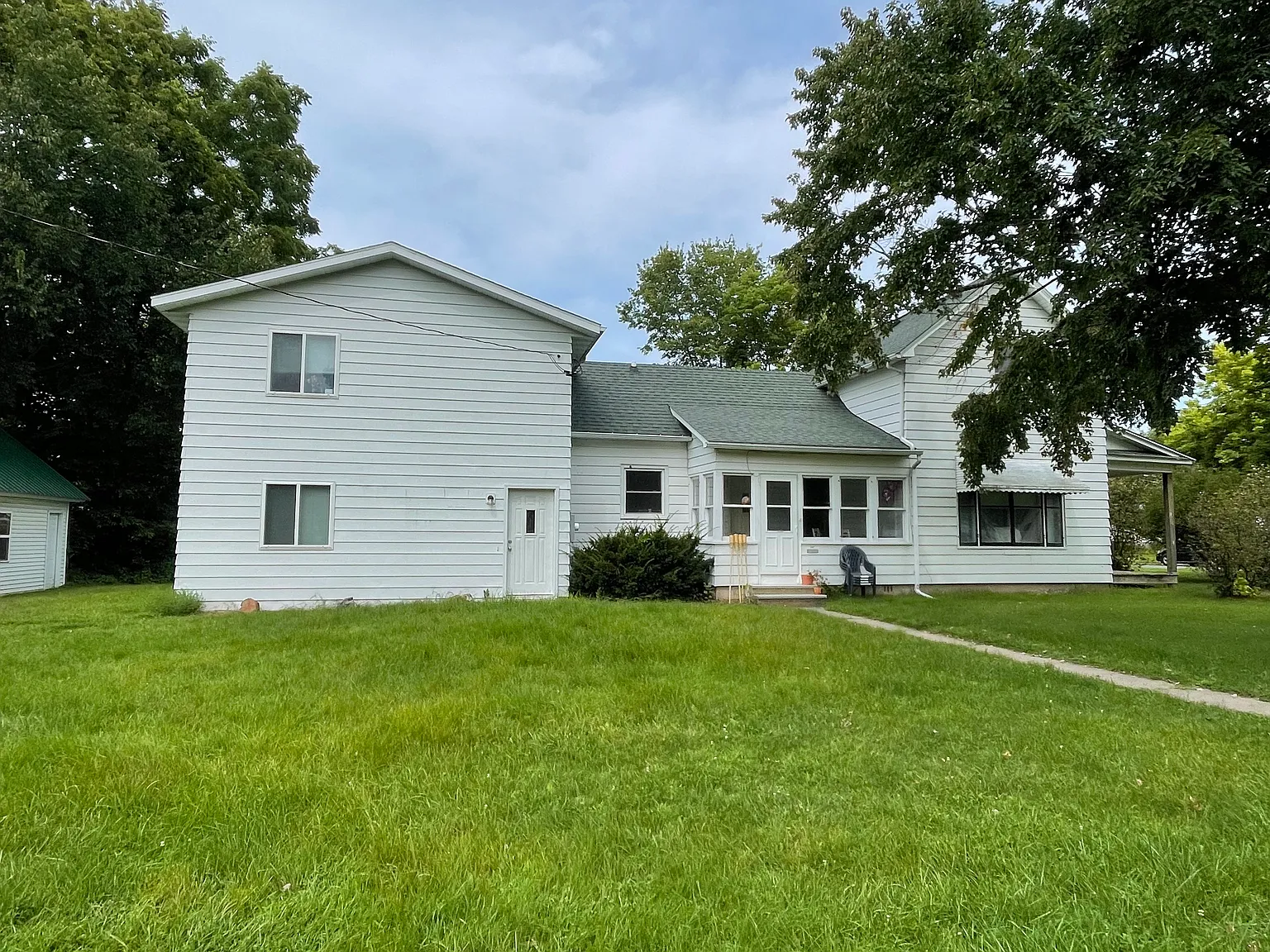 6 bed, $2,025 — Photo 2