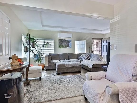 5th image of 3996 Teak St