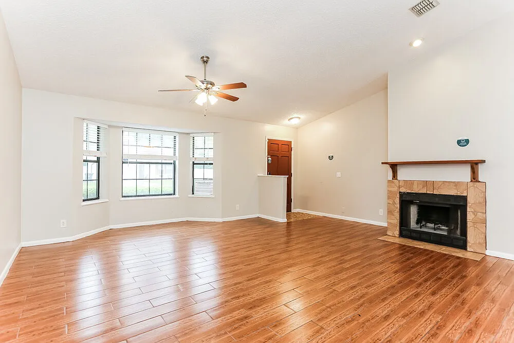3 bed, 2.0 bath, 1466 sqft, $1,740 — Photo 3