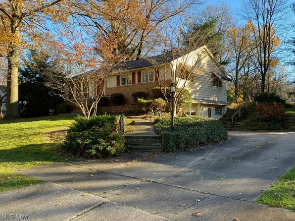 318 Valleyview Dr, Kent, OH 44240