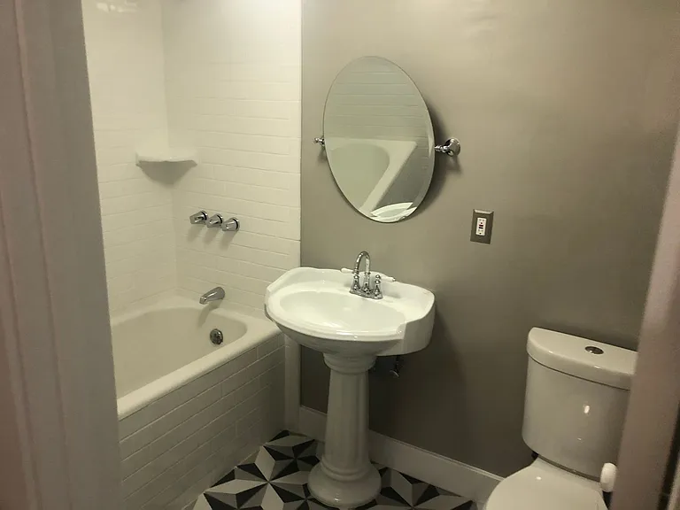 Avondale Hollywood Apartments — Photo 18