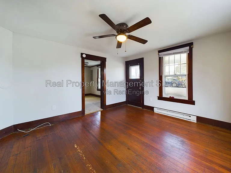 2408 Poplar St — Photo 4