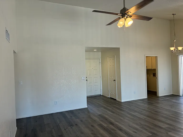 5637 W Yucca St — Photo 7