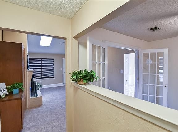 3rd image of 4109 Shamrock Dr