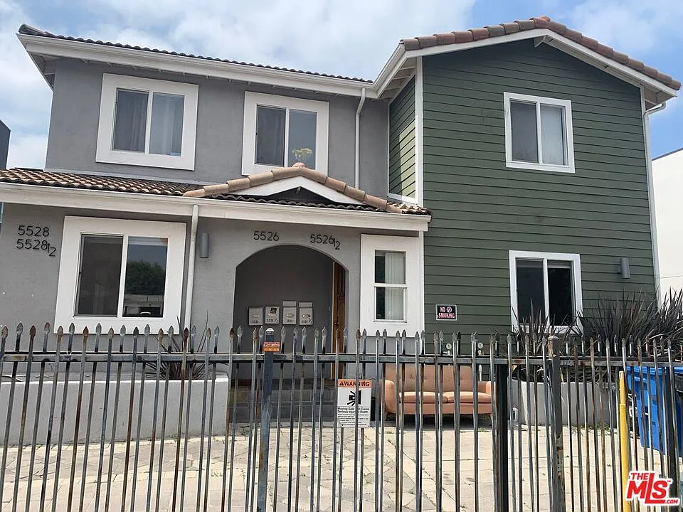 3 bed, 2.0 bath, 1300 sqft, $3,200 — Photo 2