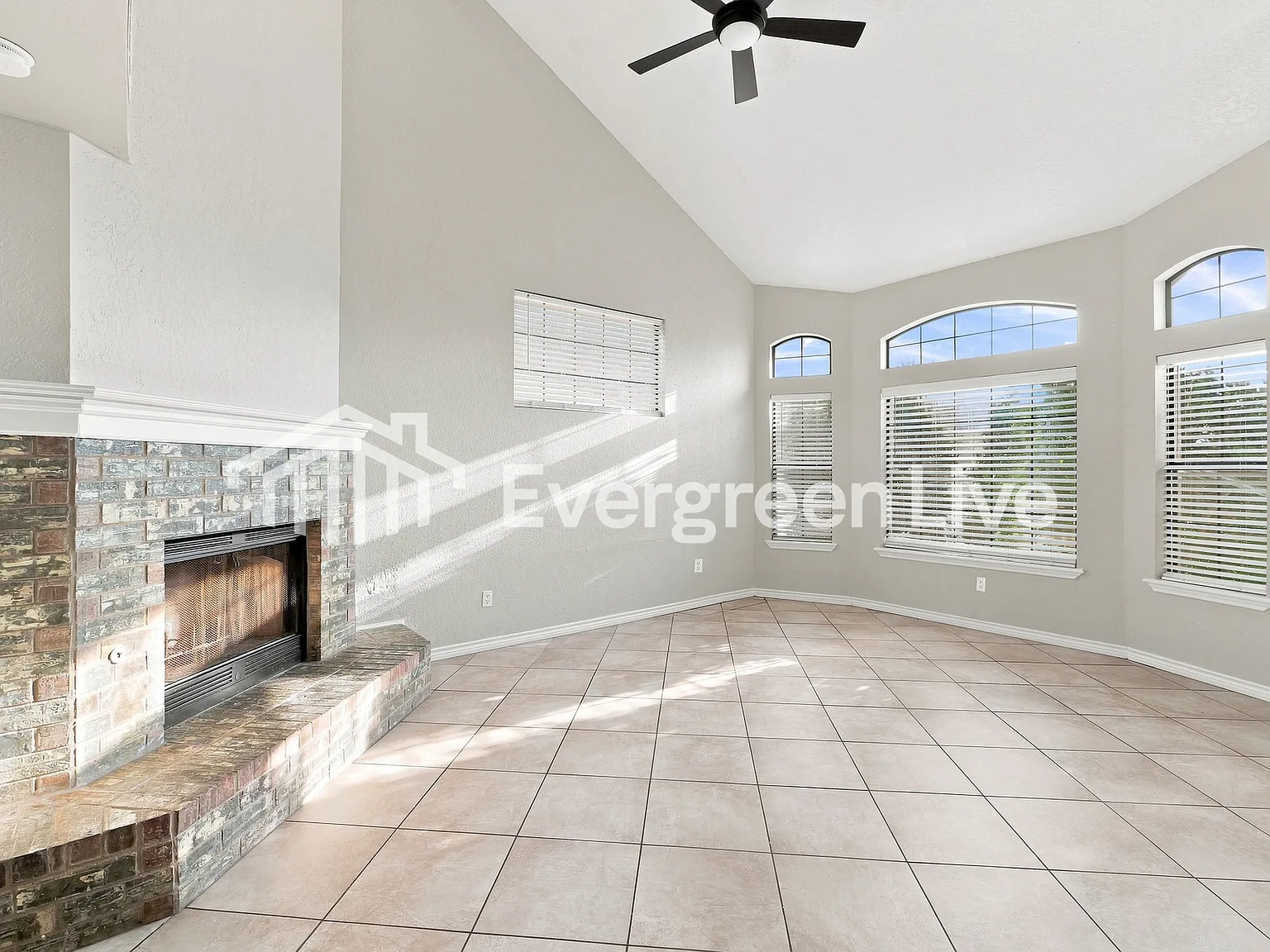 4 bed, 3.5 bath, 1746 sqft, $1,745 — Photo 3