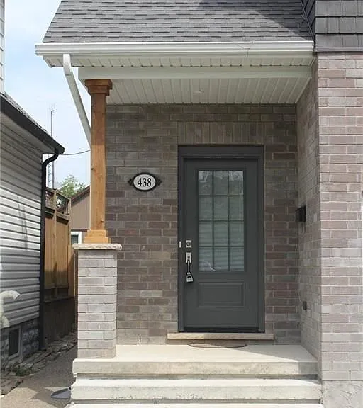 438 McAlpine Ave N — Photo 2