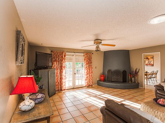 5th image of 3645 N Longwood Pl