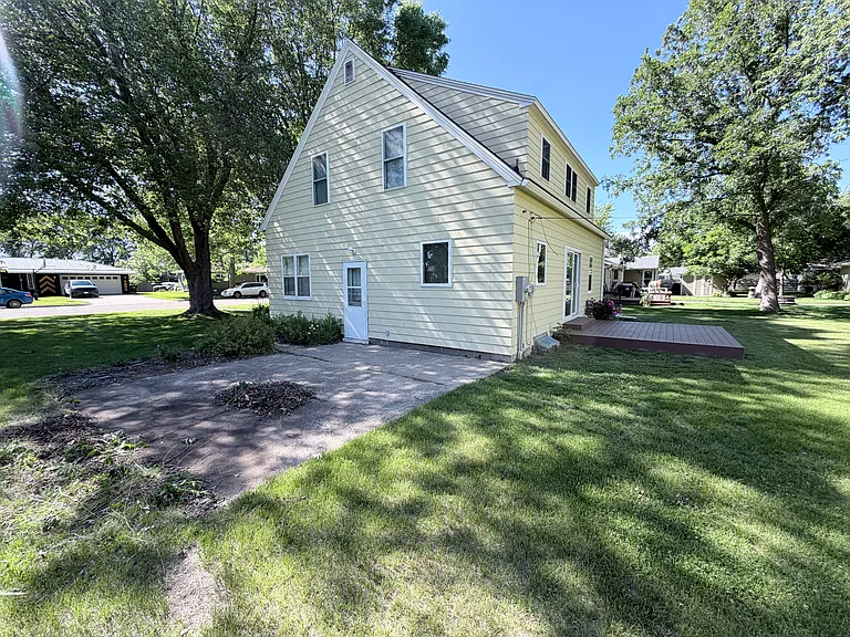 1609 Ash St — Photo 10