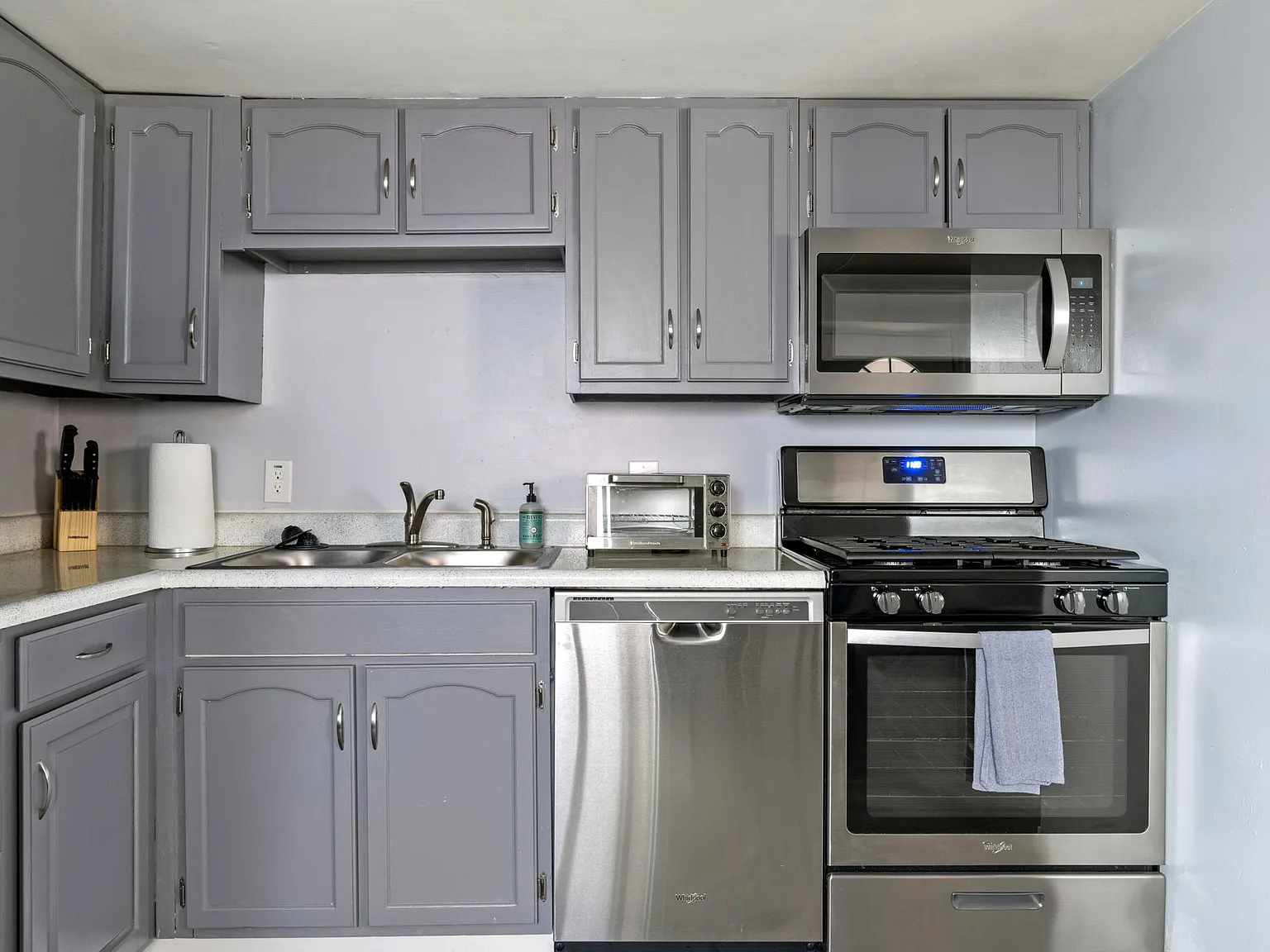 Mary Ann Apartments — Photo 4