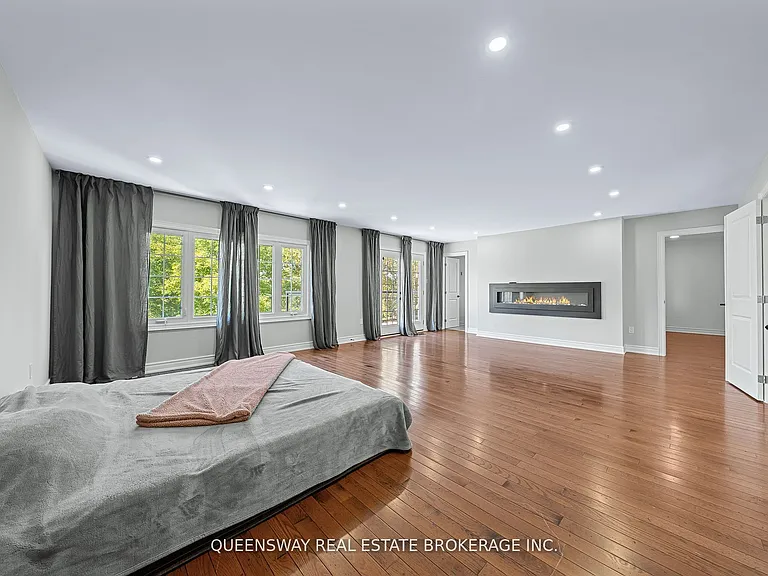 619 Culler Mews — Photo 31
