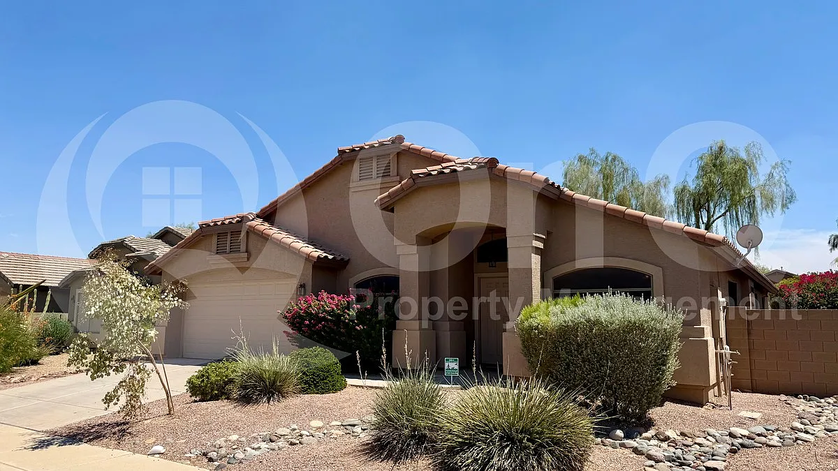 3 bed, 2.0 bath, 2311 sqft, $1,799 — Photo 2