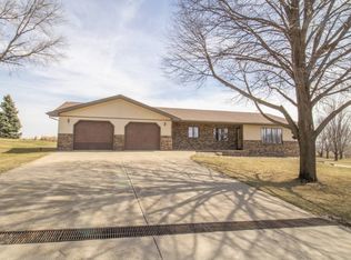 202 7th Ave, Doon, IA 51235