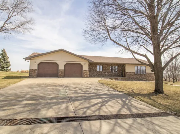 202 7th Ave, Doon, IA 51235
