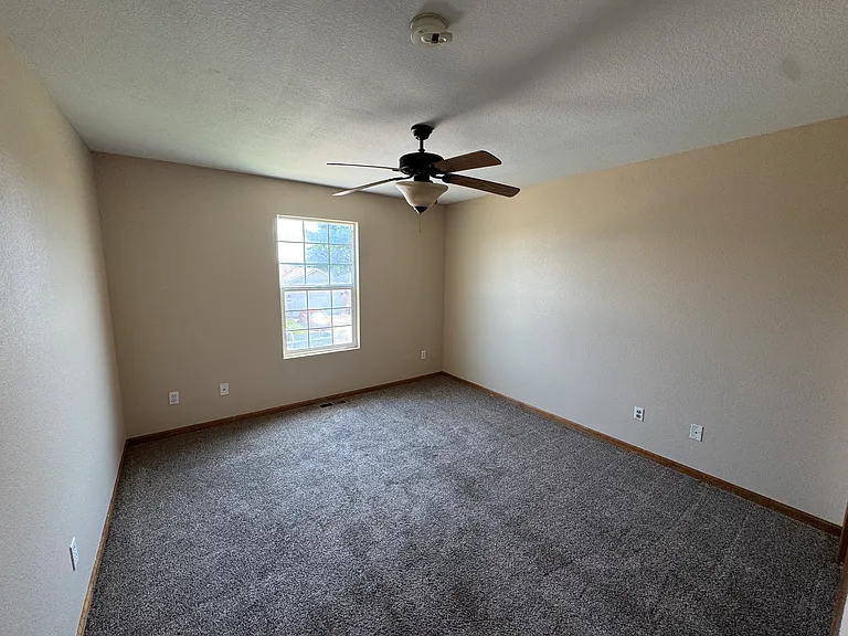 1126 NW Scenic Dr — Photo 3
