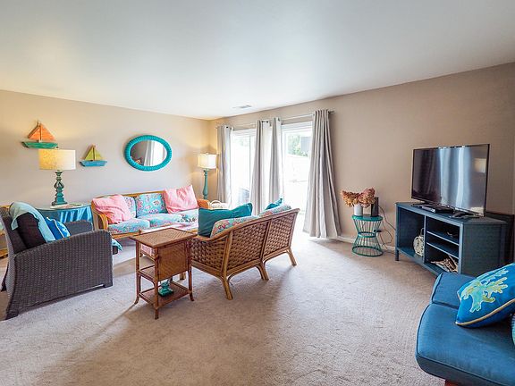 3rd image of 3620 Lakeshore Dr #11