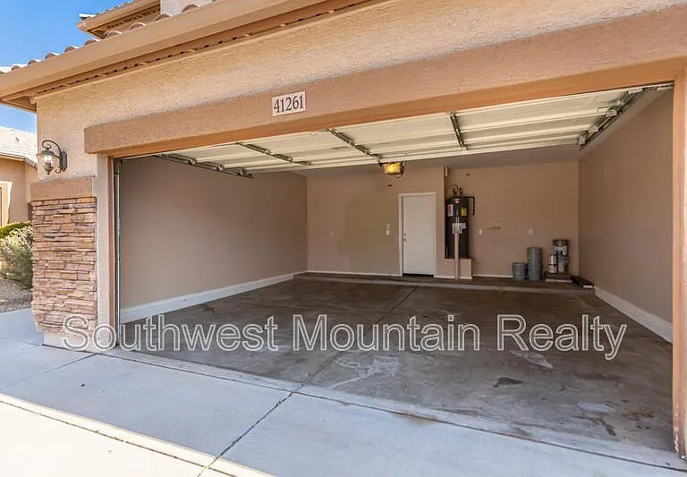41261 W Laramie Rd — Photo 36
