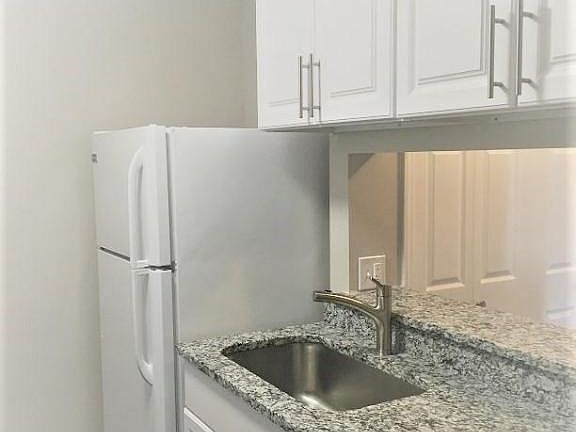 2nd image of 1401 S Palmetto Ave APT 606