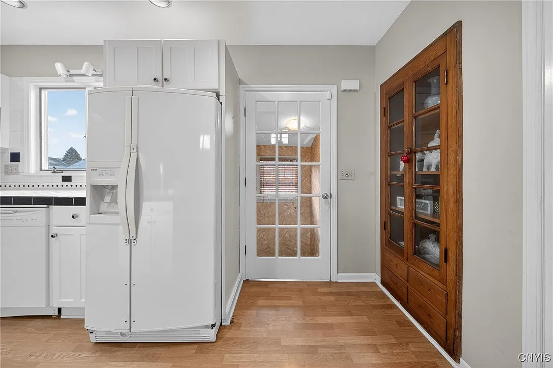 2 bed, 1.5 bath, 1965 sqft, $2,200 — Photo 3