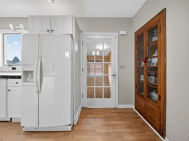 2340 Court St — Photo 3