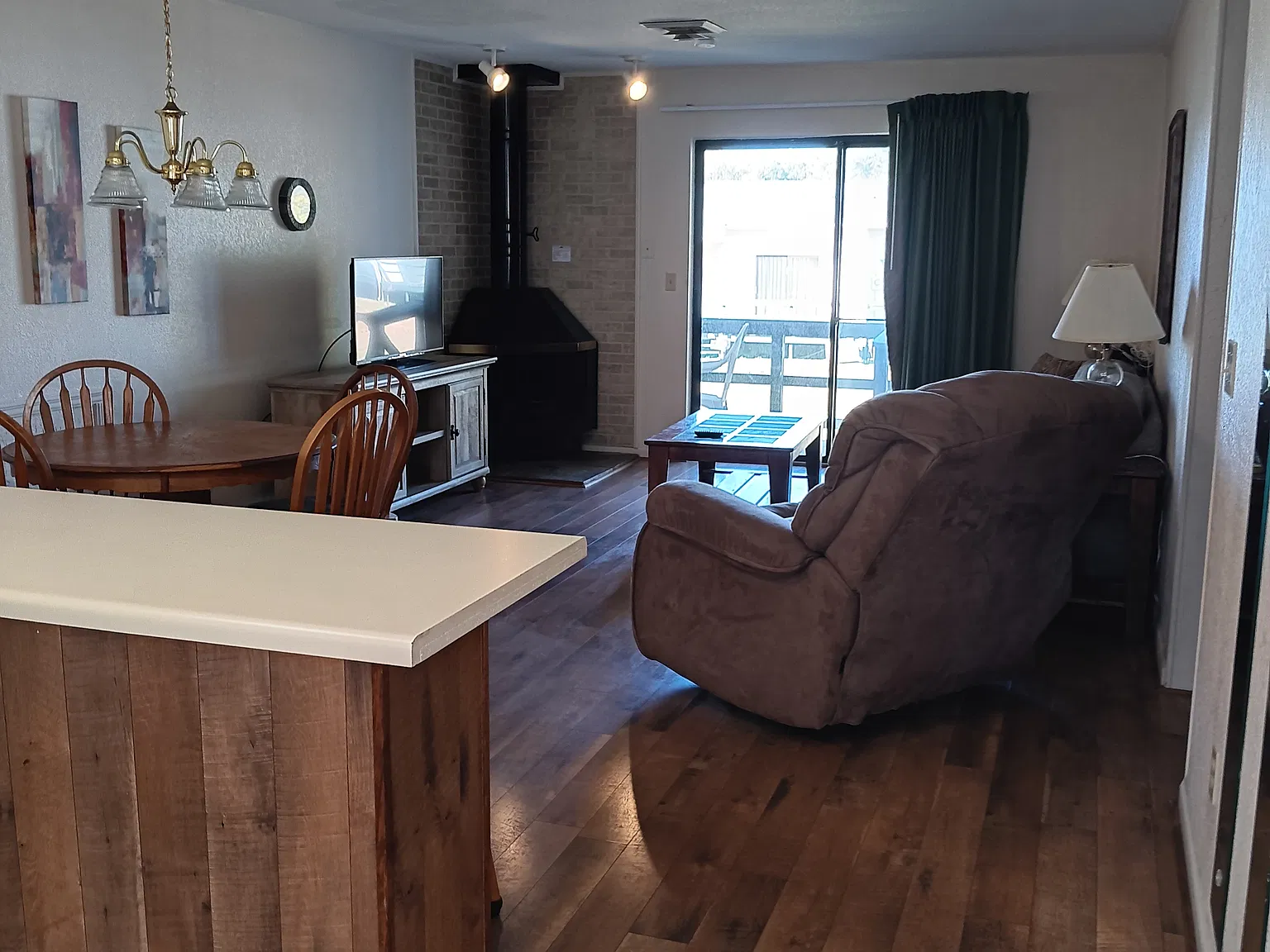 2 bed, $1,600 — Photo 2