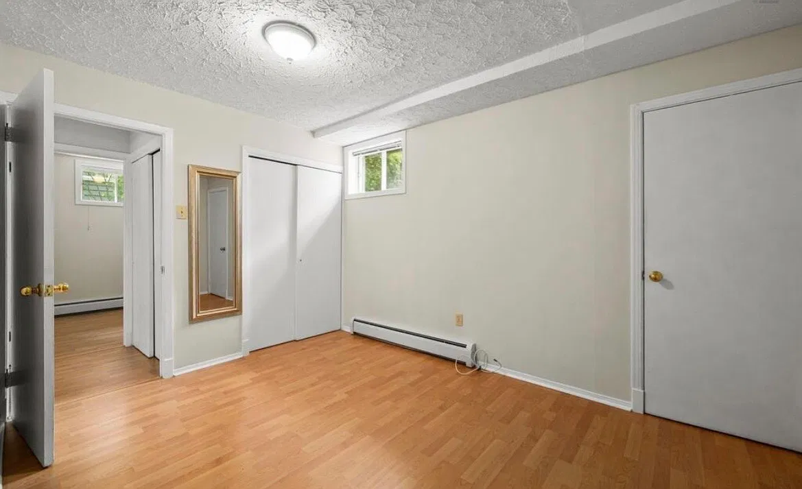 15 Idlewylde Rd — Photo 2