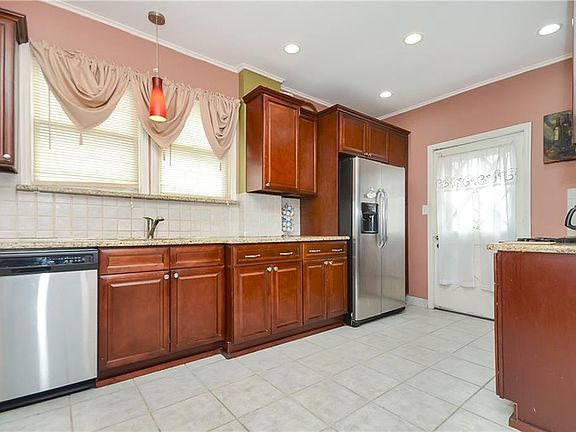 3rd image of 109 Smallwood Ave