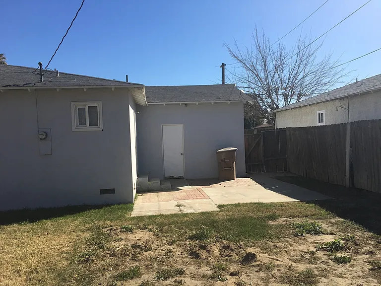 113 S Regal St — Photo 11