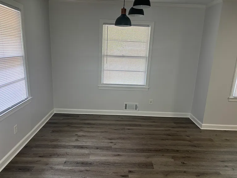 1210 Lloyd Dr — Photo 3