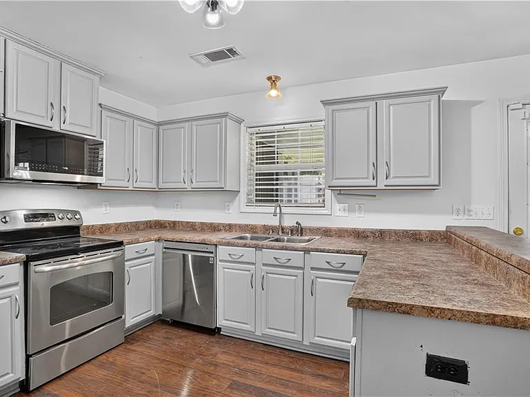325 Shadowbrooke Cir — Photo 13
