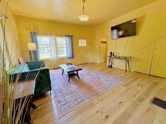 4th image of 1038 Rood Ave