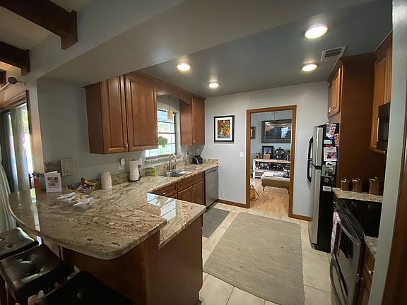Renovated kitchen w/granite