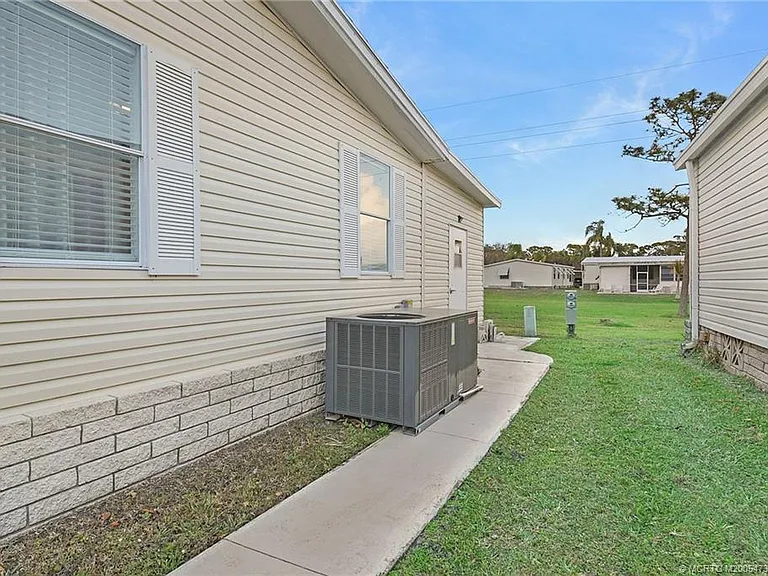 7073 SE Birchwood Ln — Photo 4
