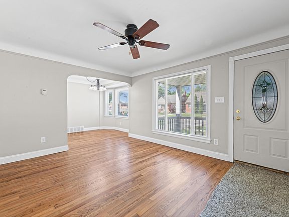 4th image of 9928 Farley Ave