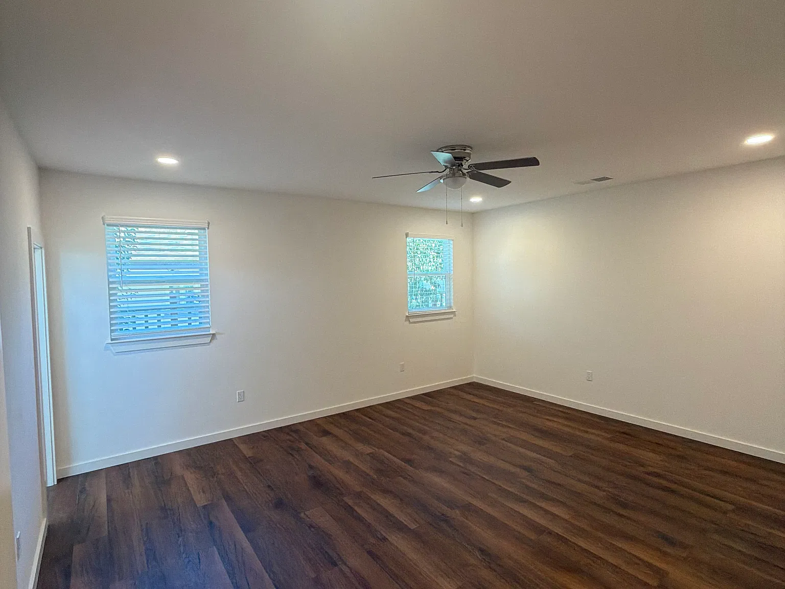 3 bed, 2.5 bath, 1826 sqft, $3,960 — Photo 2