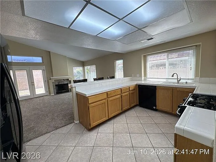 3 bed, 2.0 bath, 1645 sqft, $2,187 — Photo 4
