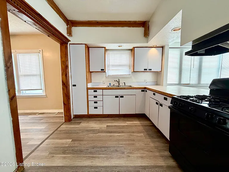 900 Beecher St — Photo 4