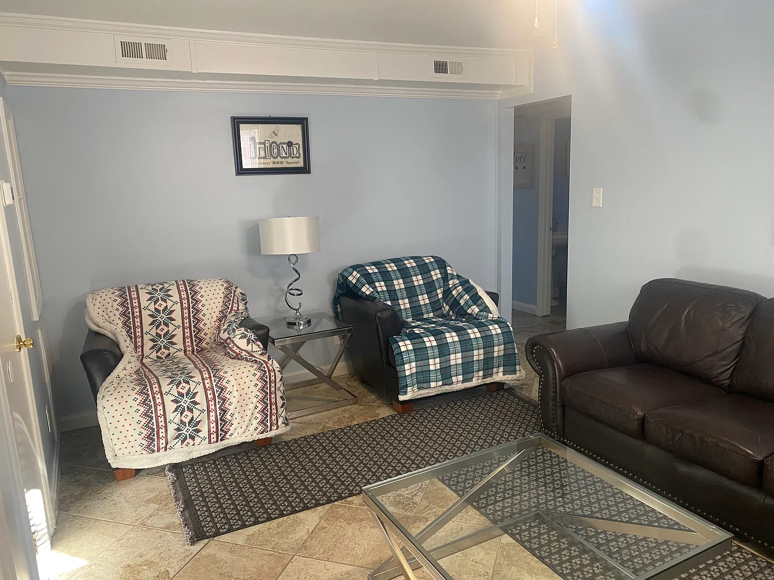 810 Clarendon St — Photo 2