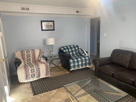 2nd image of 810 Clarendon St #1