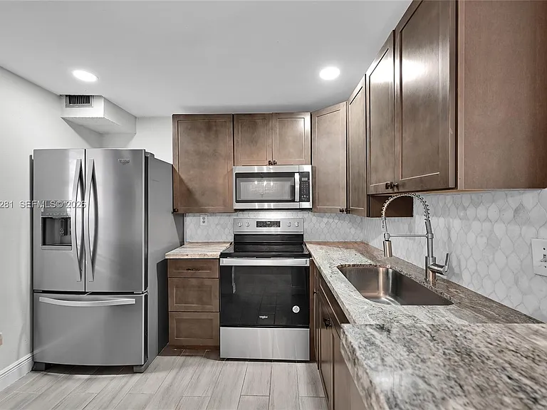 2850 Somerset Dr #105L — Photo 3