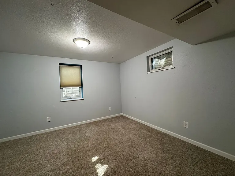 609 Duke Ln — Photo 18