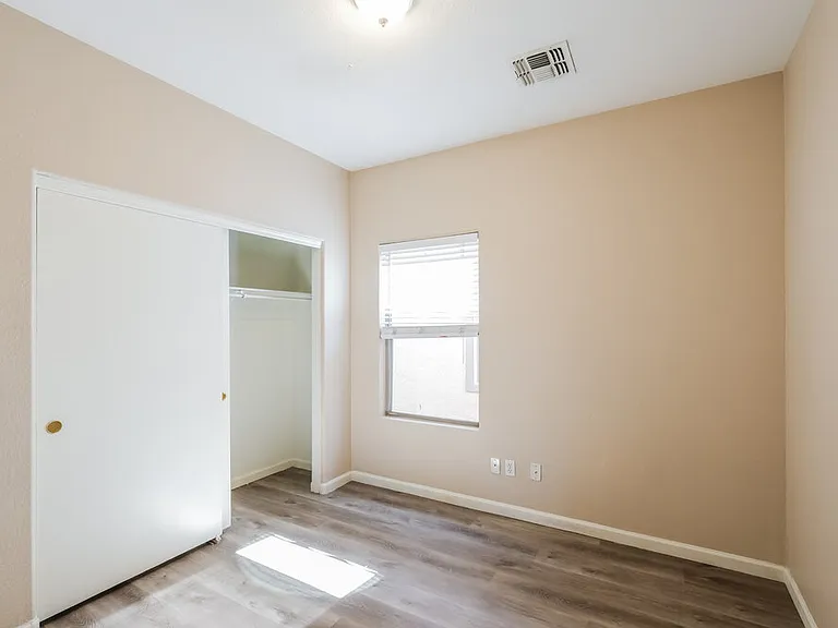 11242 W Garfield St — Photo 14