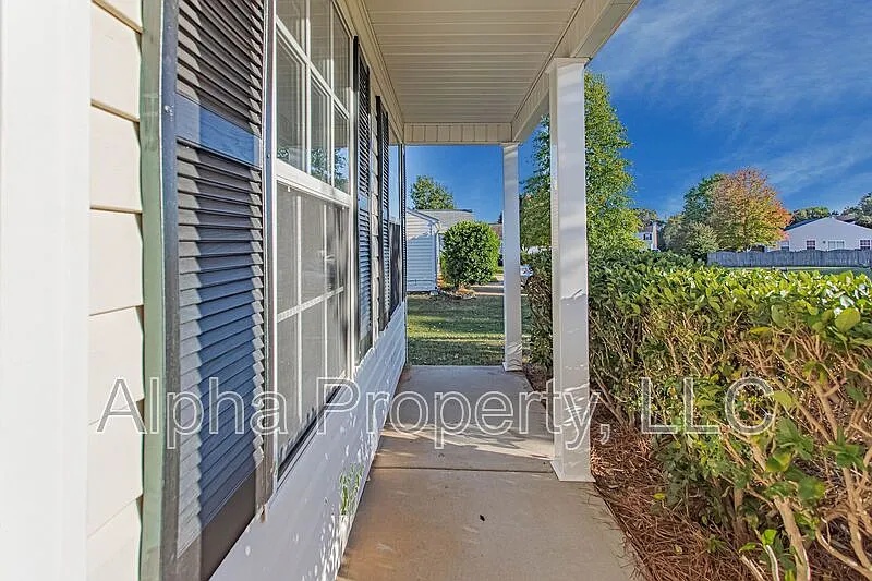4 bed, 2.0 bath, 1600 sqft, $1,850 — Photo 4