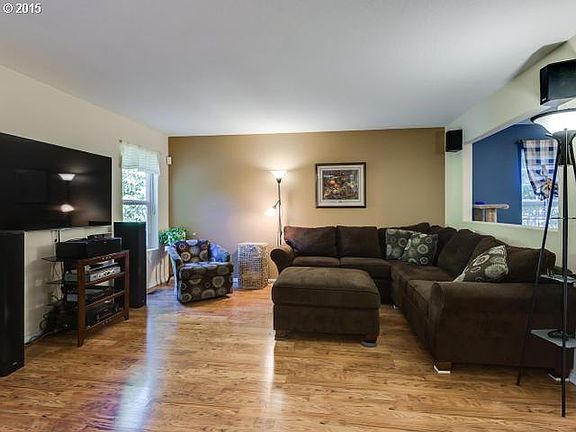 3rd image of 106 NE Danbury Ave