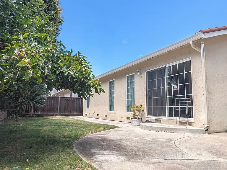 5850 Amapola Dr — Photo 14