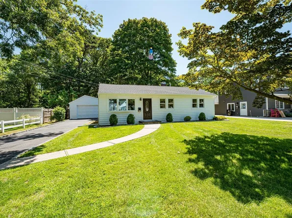 675 Sandra Avenue, West Islip, NY 11795