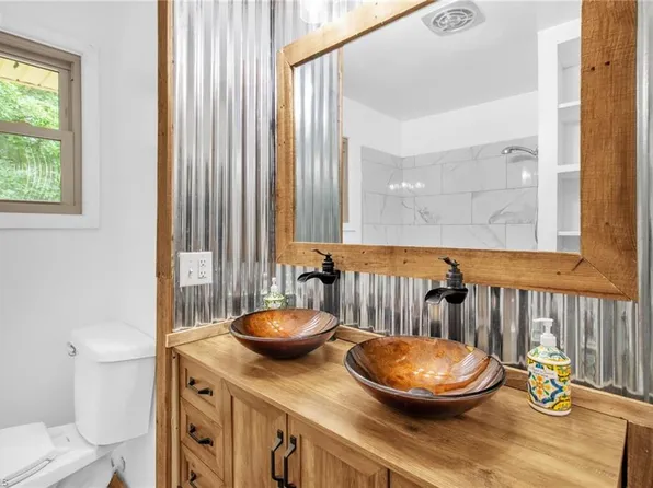 106 Azalea Dr, Winston Salem, NC 27105