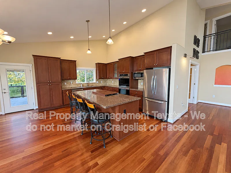 3 bed, 2.5 bath, 2585 sqft, $3,900 — Photo 4