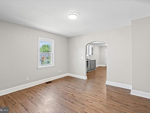 5th image of 17 Sollers Point Rd