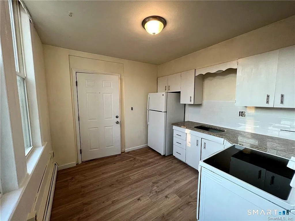 2 bed, 1.0 bath, 700 sqft, $1,550 — Photo 3